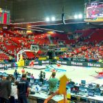 The half-time show. Spectacular dunks ... with trampolines