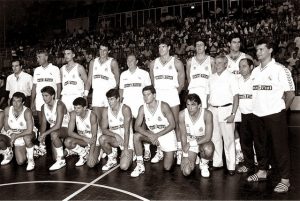 Drazen Petrovic and Gustavo Díaz at his right during the 1989/1990 Real Madrid Preseason. Petrovic started the preseason but he left the Real Madrid for start his NBA career in the Portland Trail Blazers finally