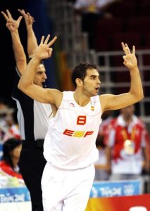 After some injuries during that NBA season Calderón decided to rest for the 2009 Eurobasket. Here in Beijing 2008, his last appearance with Spain in that moment