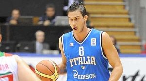 Gallinari in action with the jersey