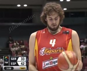 Gasol in action with the jersey