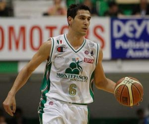 Zisis in action with Montepaschi Siena