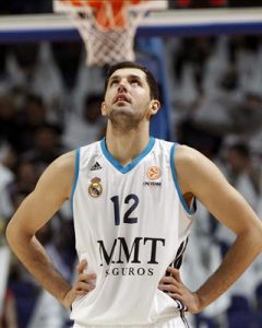 Mirotic during an Euroleague game