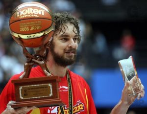 Gasol with the MVP award