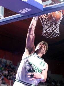 Zukauskas was the 2000 LKL Finals MVP. Here Sabonis in action with a similar jersey at the 1999 Eurobasket. Please note sources told me "Preventa" was the Womens National Team sponsor