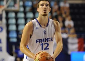 De Colo in action with a similar jersey