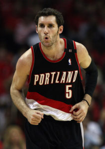 Rudy "FernandeS" in action with the jersey. He was the rookie with the most three points in the season 2008/2009