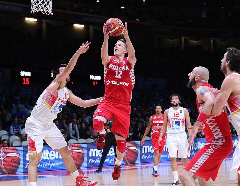 After that season Adam would play the 2015 Eurobasket representing Poland and awakening the interest of NBA teams