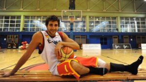 Ricky with the jersey during a practice in Madrid before the 2013 Eurobasket