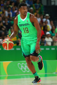 Leandrinho in action with the jersey