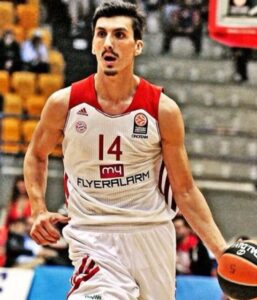 Djedovic with the jersey during an Euroleague game. Nihad was the best scorer of the team in the German League