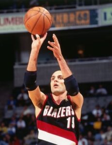 Djordjevic arrived to Barcelona from Portland Trail Blazers. He played a few games in the NBA at the beginning of the season