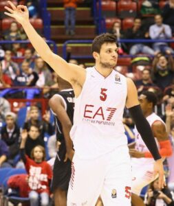 Gentile in action with the jersey