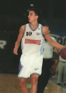 Emanuel David Ginóbili in action with his hometown team Estudiantes Bahía Blanca