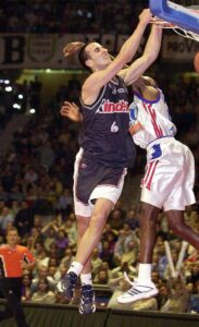 Manu in action with a similar jersey during the 2001 Euroleague Finals where he was named MVP. Manu was named 2001 LEGA MVP that season also