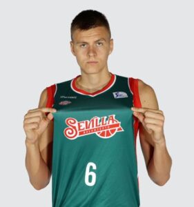 Porzingis wearing a similar jersey