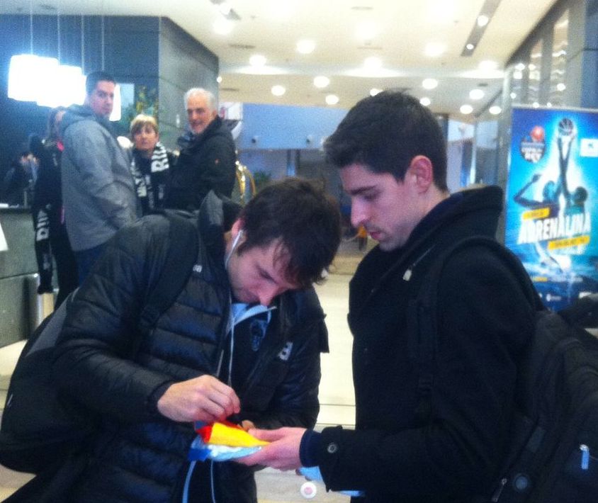 Signing moment during the 2016 Spanish King's Cup