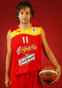 Raül López wearing the jersey in a Media Day