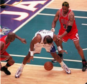 Dennis Rodman guarding Karl Malone in a key play from the 1998 NBA Finals