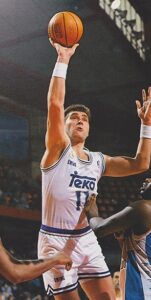 Sabonis in action with the jersey. He was named 1994 ACB Season MVP and 1994 ACB Finals MVP