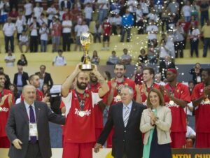 Spanoulis receiving the 2013 FIBA Intercontinental Cup. He was named MVP of the competition