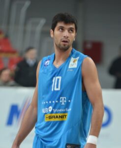 Damjan in action with a similar jersey that season. Please don't confuse with his brother Vojdan who played in Alba Berlin and Andorra between others