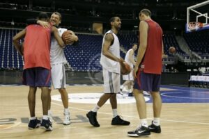 CSKA and Panathinaikos coinciding on the court during a practice in Berlin before the championship game