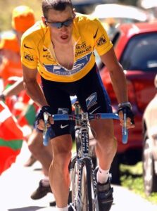 Lance Armstrong wearing a similar maillot the next Tour