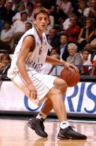 Marco made his debut as professional with Virtus Bologna at 16 years old. Belinelli came back to Virtus almost 20 years old later