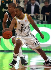 Bullock in action with a similar jersey during the 2009/2010 Euroleague first round