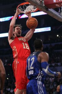 Pau Gasol in action with the jersey