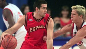 Casey was member of USA Basketball at the 1999 Junior World Cup. Spain beat USA that tournament and Jacobsen didn't want to change the jersey with the Spain leader Juan Carlos Navarro. Bad loser that time