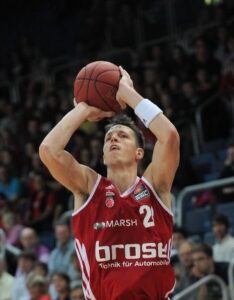 Jacobsen in action with the jersey. At the end of the season Casey announced his retirement and Brose Baskets retired his number 23
