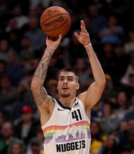 Juancho Hernangómez in action with the jersey