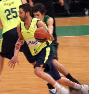 Navarro in action with the jersey. He was named 2009 Euroleague Season MVP that season