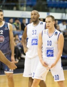 Klemen Prepelic and Boris Diaw in action with a similar jersey