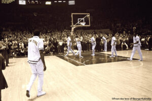 Willis Reed joining the Knicks warm up at the game 7 of the 1970 NBA Finals