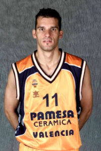 Rodilla wearing a similar jersey in a media day
