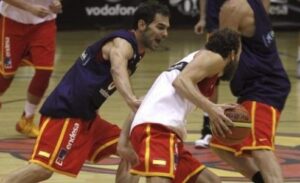 José Manuel Calderón and Sergio Rodríguez in action with the shorts